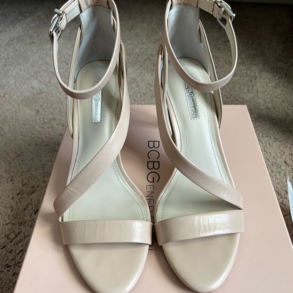 BCBG Diego Nude Blush size 8 heel
